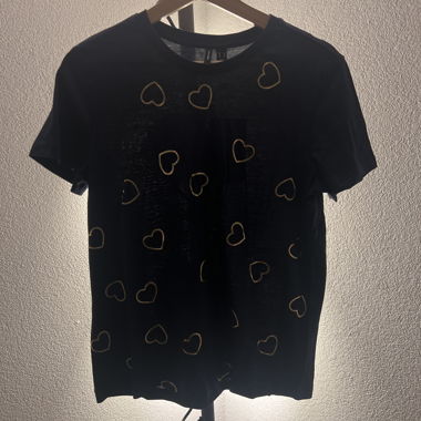 Dark blue T-shirt with golden little hearts