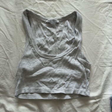 Graues Crop Tank Top von Zara