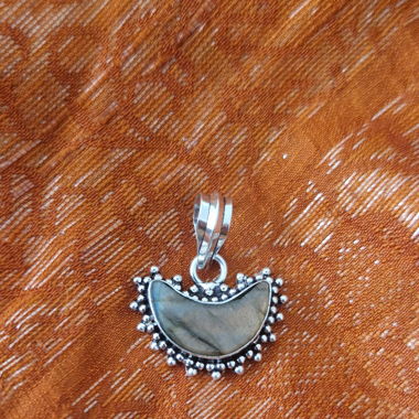 Pendentif lune avec labradorite 