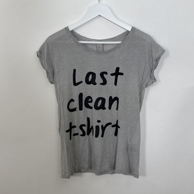 Graues Slogan-T-Shirt "last clean shirt"
