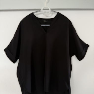Top nero ampio