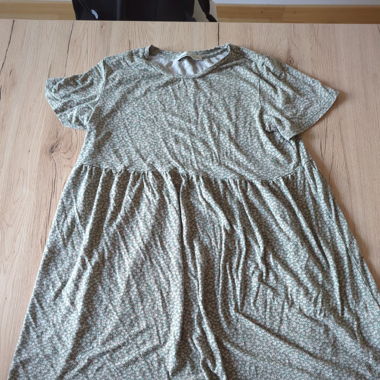 kurzes Blümchenkleid