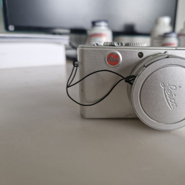 Leica D-Lux 3 mit Ladegerät & 2 Akkus