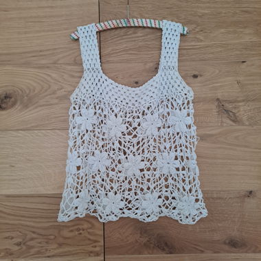 Cute crocheted white flowery top 