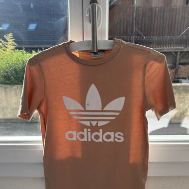 Braunes Adidas T-Shirt