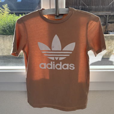 Braunes Adidas T-Shirt
