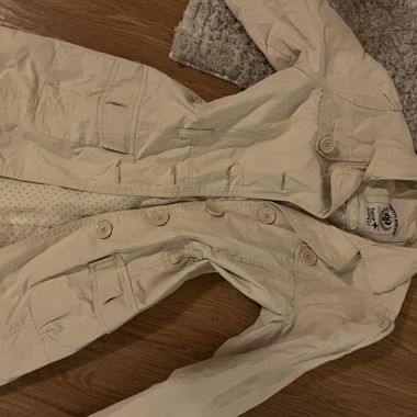 Beiger Trenchcoat