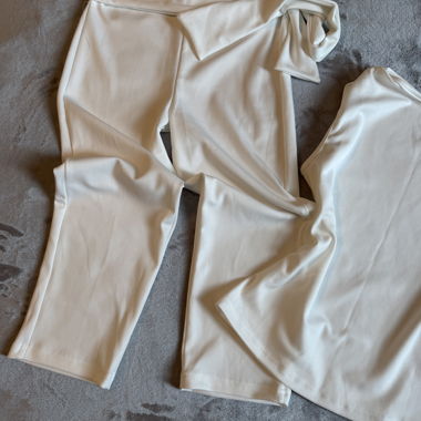Completo capri e top bianco