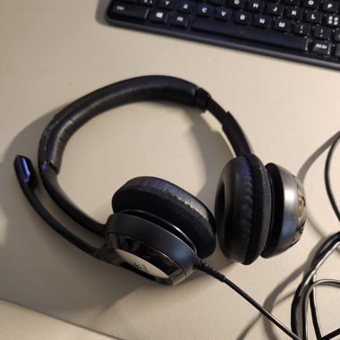 LOGITECH HEADPHONES WITH MICROPHONE