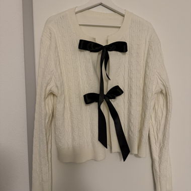 Strickjacke mit Schlaufen