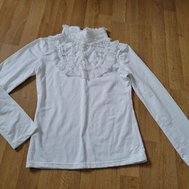 Maglia bianca con volant