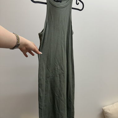 ZARA – Olivgrünes Midikleid – Größe S