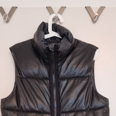Spring vest in black