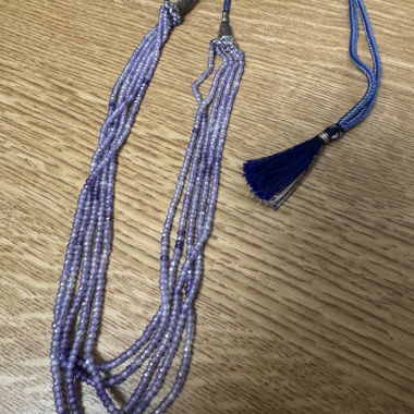 Collana di perle con nappine