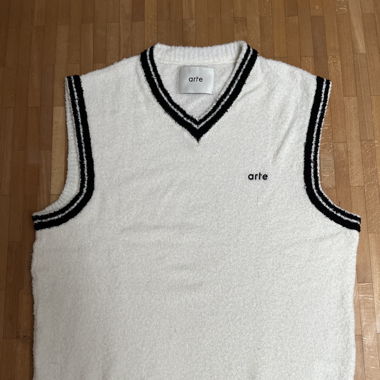 Gilet sans manches / cardigan Arte Antwerp