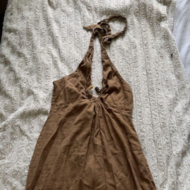  Robe dos nu marron a fente