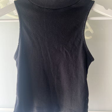 Schwarzes Top