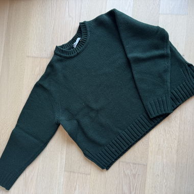 ZaraDunkelgrüner Strickpullover