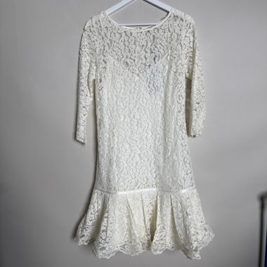 Weisses Spitzenkleid
