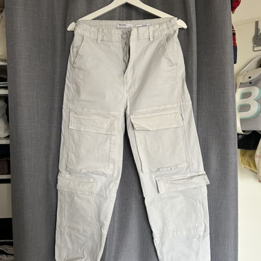 Pantalon cargo Bershka beige taille 36