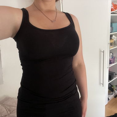 Schwarzes Maxikleid mit Kreuzträgern