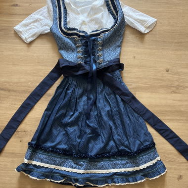 Robe Dirndl bleue avec tablier