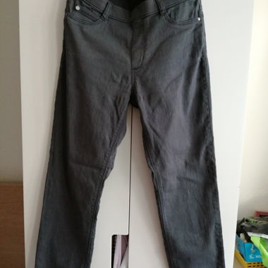 Pantaloni grigi da donna