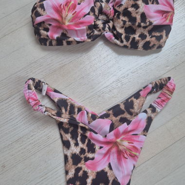 Leopard-print bikini set