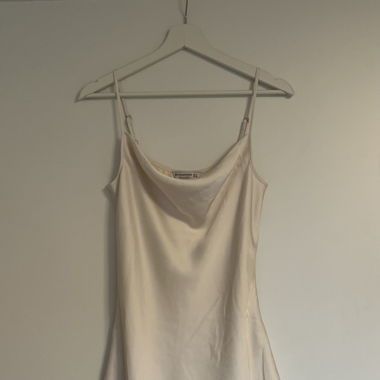 Elegantes beiges Kleid 