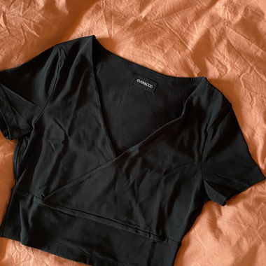 schwarzes Crop Top