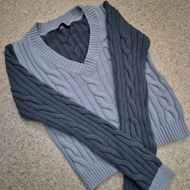Pull à torsades bleu
