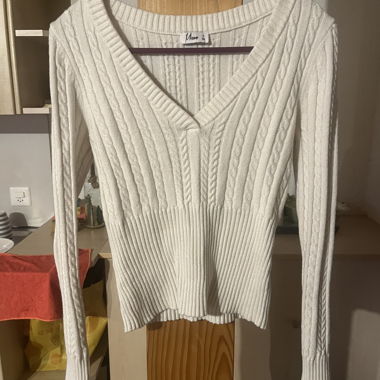 Pull couleur crème en maille avec encolure en V