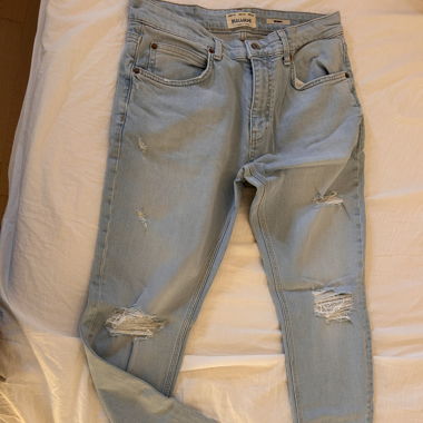 Pantalon à trous 