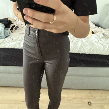 Braune enge Lederhose