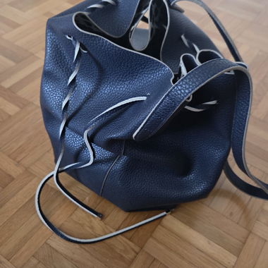 Borsa tote blu con motivo