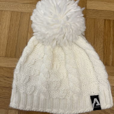 Pom-pom beanie
