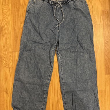 Pantaloni in denim MAMA a gamba larga