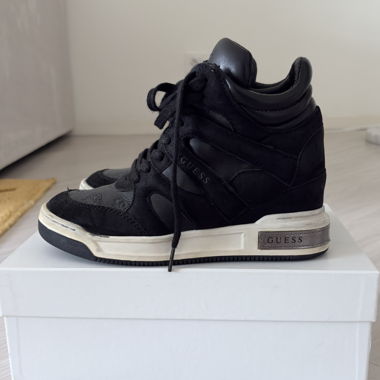 Scarpe Guess con zeppa