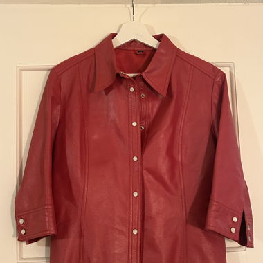 Veste en cuir rouge