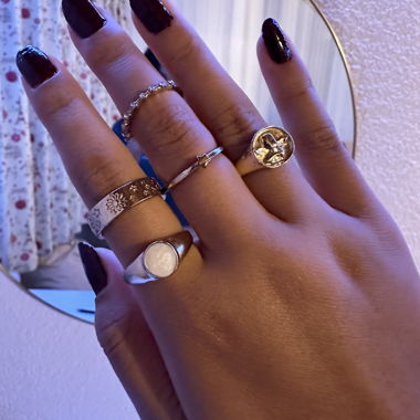 5 Ringe in Gold (nicht echt)