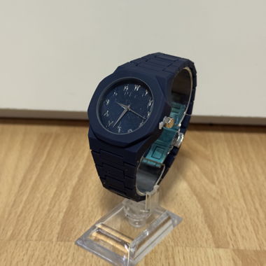 Orologio da polso blu con design speciale