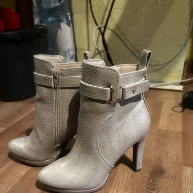 Buffalo high heels