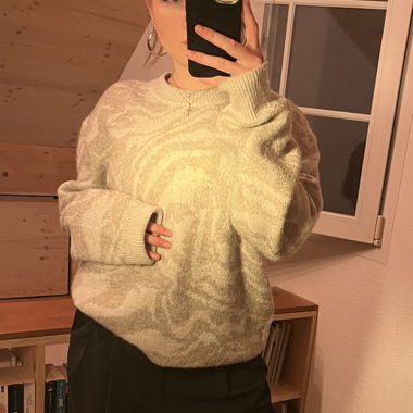 Maglione beige con motivo animalier
