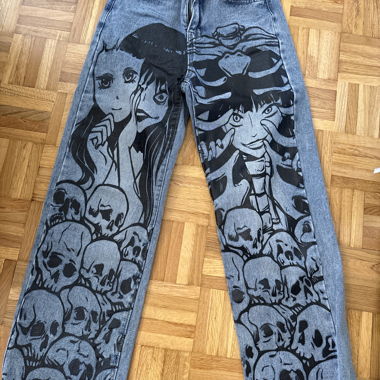 Jean large imprimé anime crânes