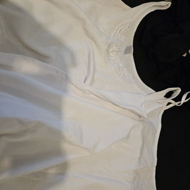 2 maillots de corps blancs. Taille 38 / L