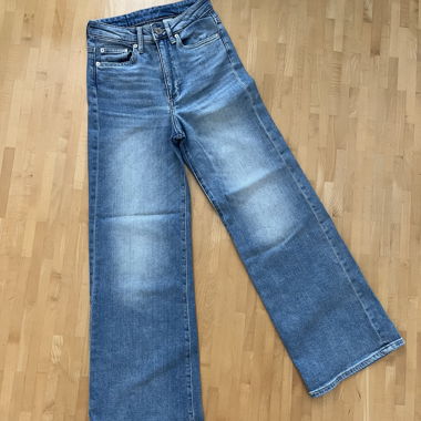 Light Wash Jeans