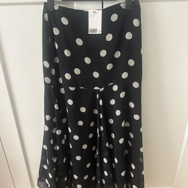 Jupe à pois noir et blanc