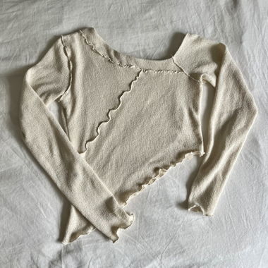 Beige asymmetrisches Langarmshirt
