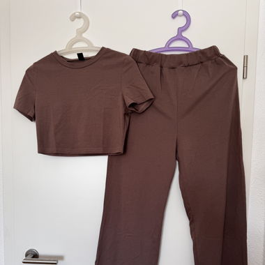 Ensemble brun