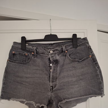 Short levis